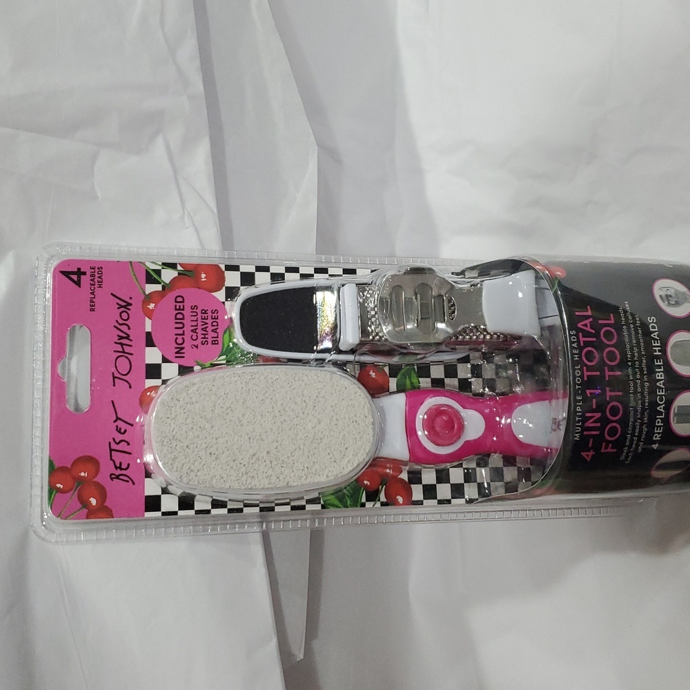 Betsey Johnson 4 in 1 multiple tool head total foot care tool set new
